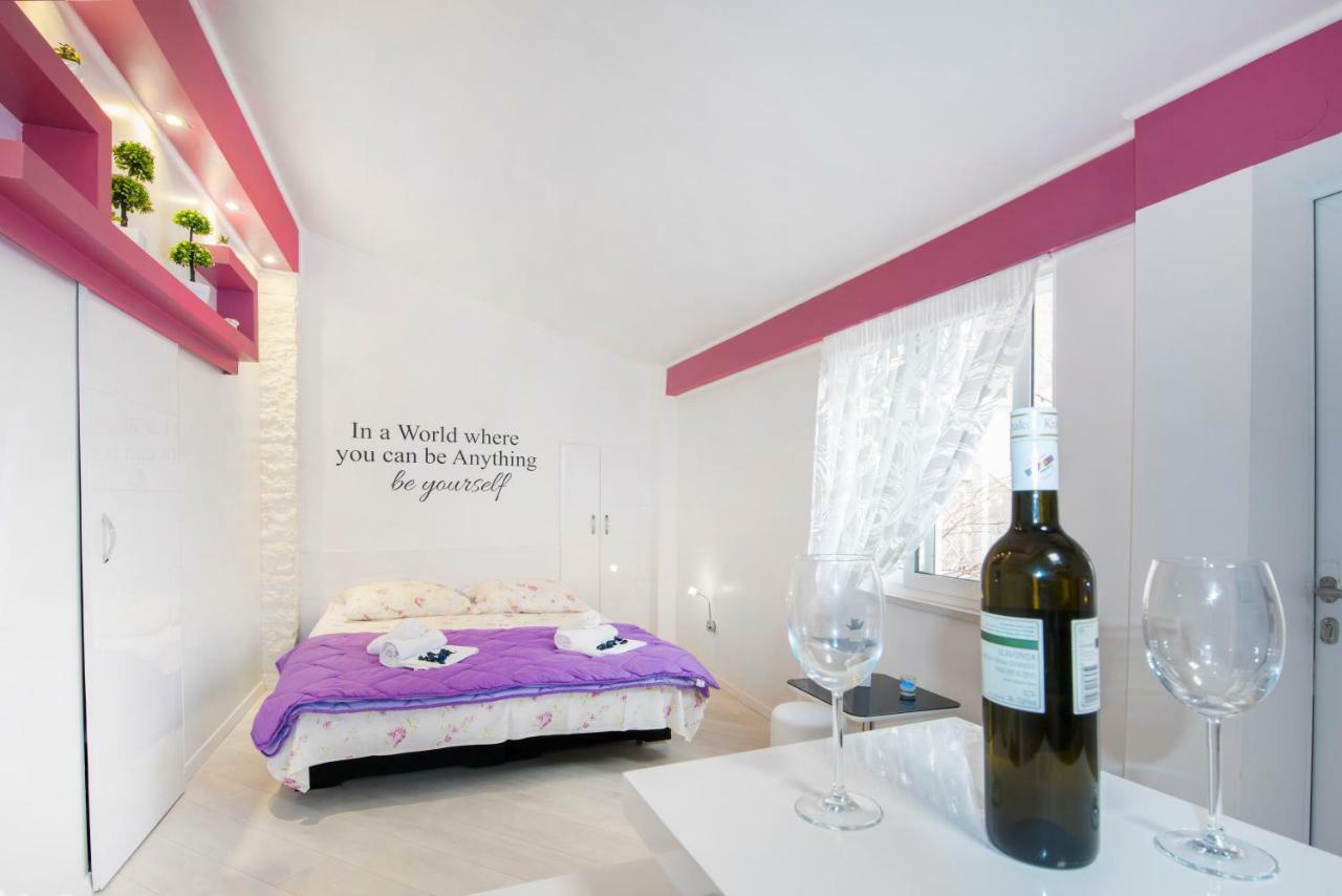 Cute Little Apartment In The Old Town Split Exterior photo